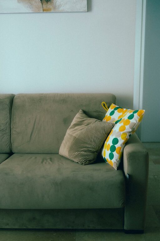 Simple Ways to Create a Cozy and Inviting Living Space at Home